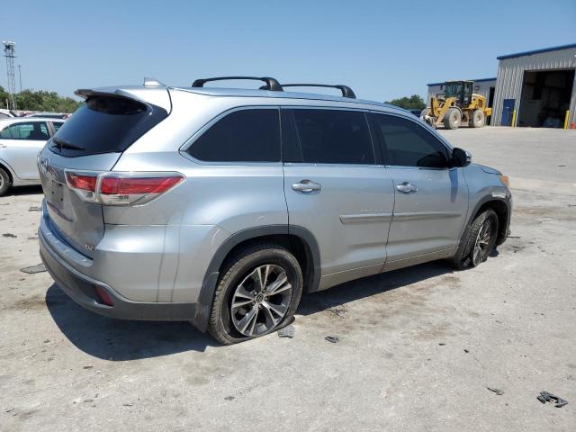 5TDKKRFHXGS163931 - 2016 TOYOTA HIGHLANDER XLE SILVER photo 3
