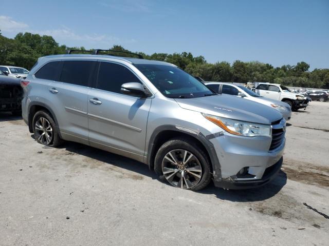 5TDKKRFHXGS163931 - 2016 TOYOTA HIGHLANDER XLE SILVER photo 4