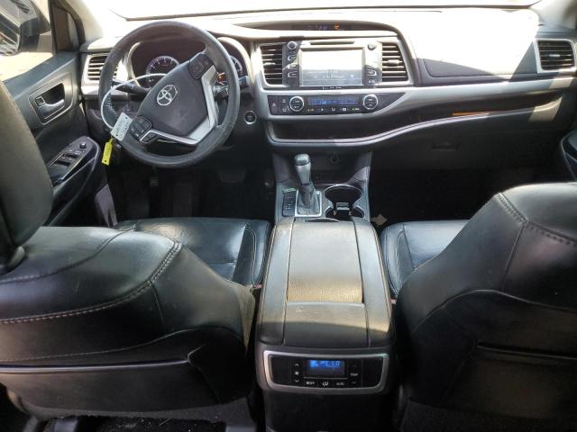 5TDKKRFHXGS163931 - 2016 TOYOTA HIGHLANDER XLE SILVER photo 8