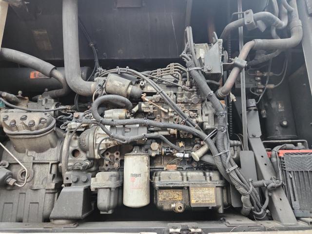 1UYVS248XBM020801 - 2011 UTILITY VS2RA WHITE photo 7