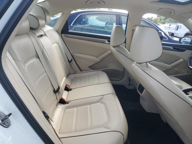 1VWBT7A36HC032105 - 2017 VOLKSWAGEN PASSAT SE WHITE photo 10