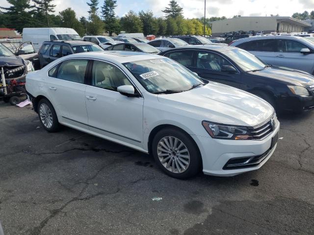 1VWBT7A36HC032105 - 2017 VOLKSWAGEN PASSAT SE WHITE photo 4