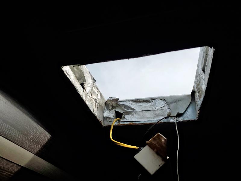 4YDT29025JB452901 - 2018 KEYSTONE OUTBACK TWO TONE photo 9