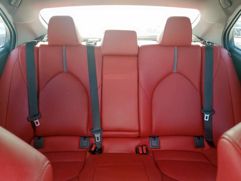 4T1BZ1HK9JU009280 - 2018 TOYOTA CAMRY XSE 白色 照片 10