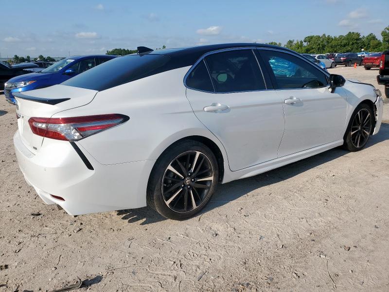 4T1BZ1HK9JU009280 - 2018 TOYOTA CAMRY XSE 白色 照片 3