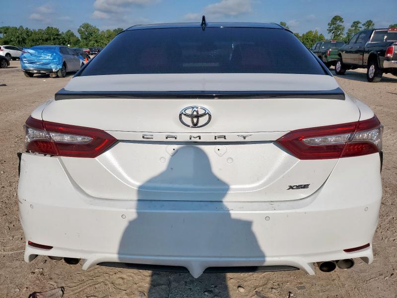 4T1BZ1HK9JU009280 - 2018 TOYOTA CAMRY XSE 白色 照片 6