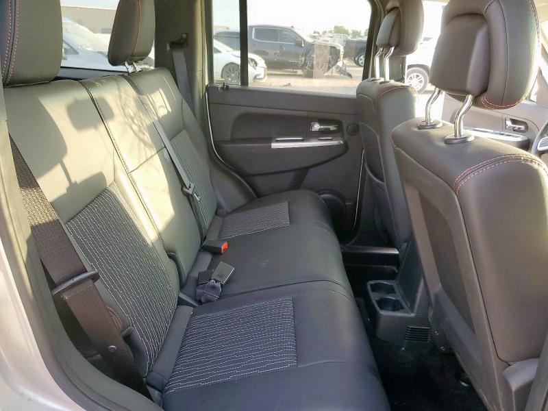 1C4PJMAK8CW123954 - 2012 JEEP LIBERTY SPORT 银色 照片 11