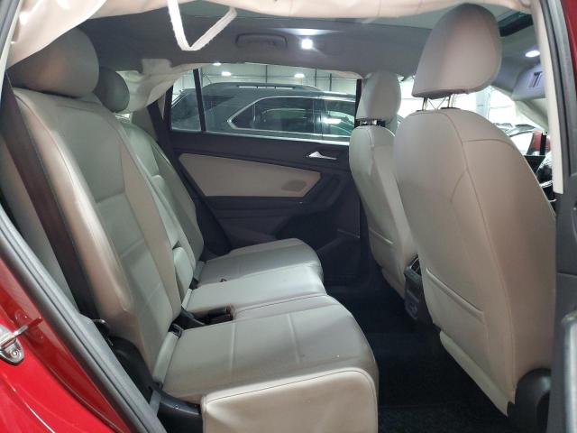 3VV2B7AX8JM091235 - 2018 VOLKSWAGEN TIGUAN SE RED photo 11