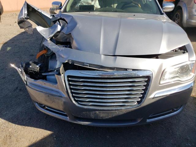 2C3CCAKG1EH269586 - 2014 CHRYSLER 300C SILVER photo 11