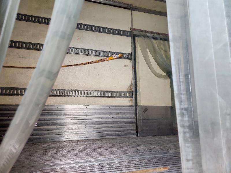 1UYVS2488DU630103 - 2013 UTILITY VS2RA Beyaz fotoğraf 5