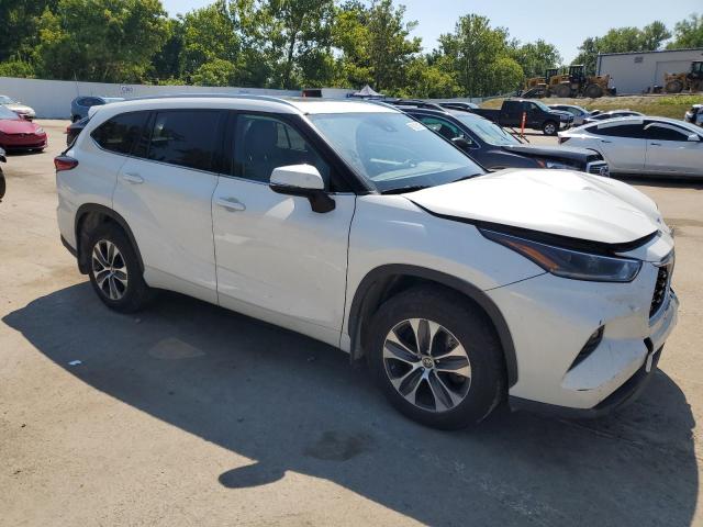 5TDHZRBH1MS540296 - 2021 TOYOTA HIGHLANDER XLE Beyaz fotoğraf 4