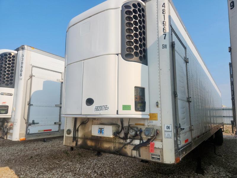 1UYVS248XDU630121 - 2013 UTILITY VS2RA WHITE photo 2