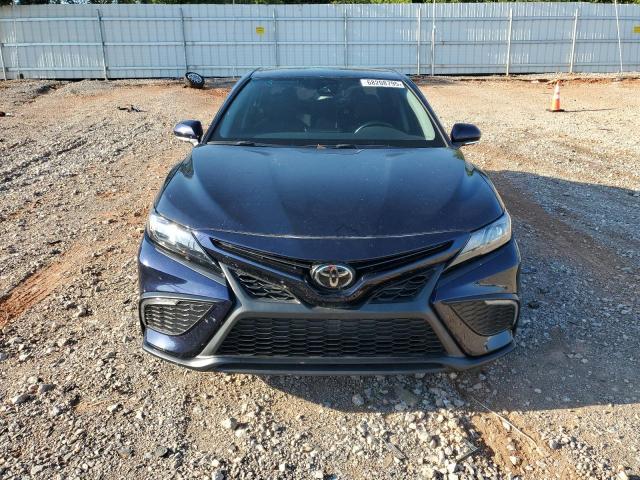 4T1G11AKXNU711394 - 2022 TOYOTA CAMRY SE 蓝色 照片 5