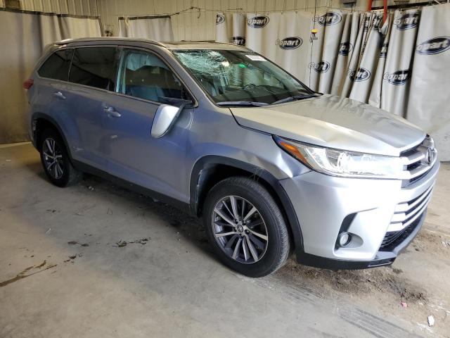 5TDKZRFH2KS558755 - 2019 TOYOTA HIGHLANDER SE SILVER photo 4