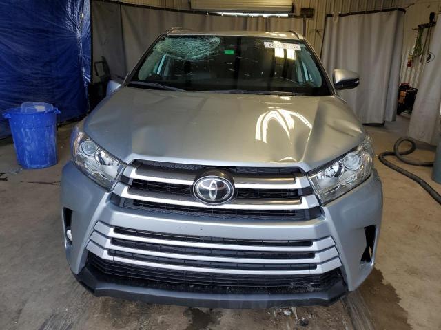 5TDKZRFH2KS558755 - 2019 TOYOTA HIGHLANDER SE SILVER photo 5