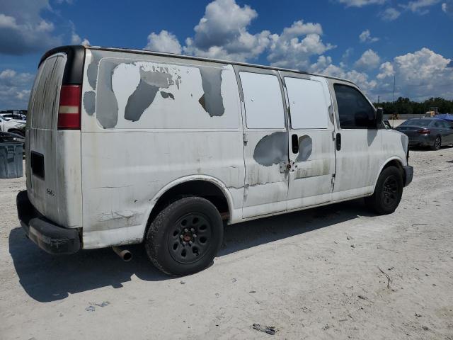 1GTFG15X041132516 - 2004 GMC SAVANA G1500 WHITE photo 3