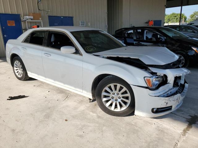 2C3CCAAG9DH504008 - 2013 CHRYSLER 300 WHITE photo 4