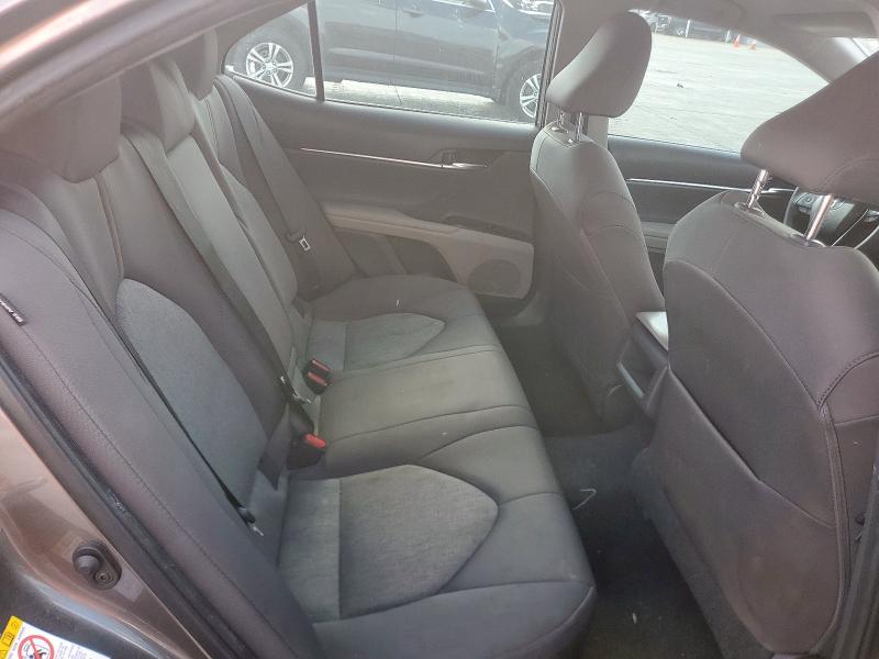 4T1B11HK6KU687638 - 2019 TOYOTA CAMRY L ნაცრისფერი ფოტო 10