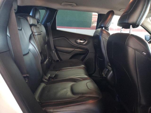 1C4PJMBS2GW185788 - 2016 JEEP CHEROKEE TRAILHAWK WHITE photo 11