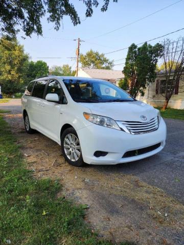 2017 TOYOTA SIENNA LE, null