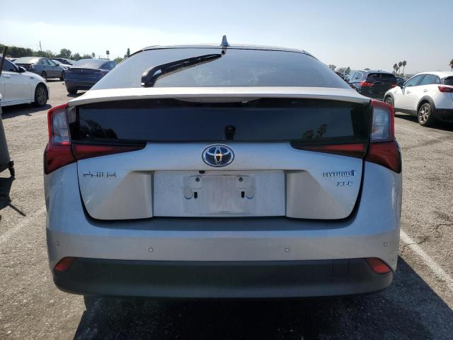 JTDKARFU0L3107315 - 2020 TOYOTA PRIUS L SILVER photo 6