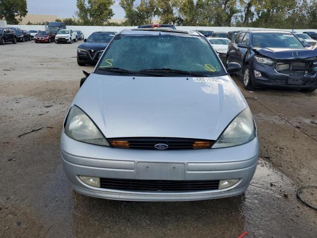 3FAFP37Z24R102715 - 2004 FORD FOCUS ZX5 SILVER photo 5