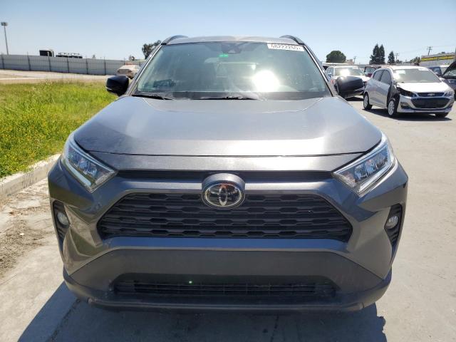 2T3W1RFV9MC138475 - 2021 TOYOTA RAV4 XLE CHARCOAL photo 5