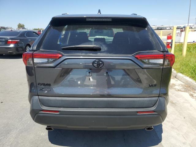 2T3W1RFV9MC138475 - 2021 TOYOTA RAV4 XLE CHARCOAL photo 6
