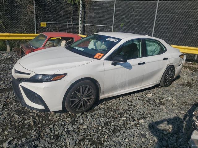 4T1G11AK6PU728857 - 2023 TOYOTA CAMRY SE NIGHT SHADE WHITE photo 1
