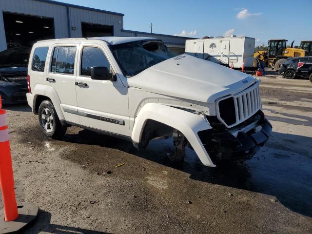 1J8GN28KX8W220913 - 2008 JEEP LIBERTY SPORT WHITE photo 4