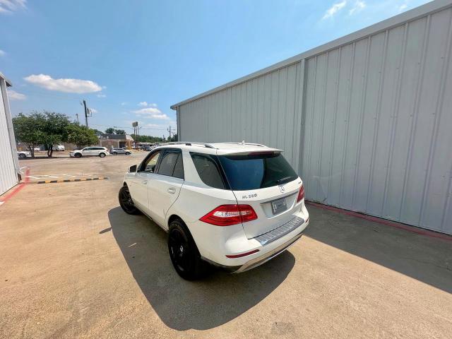 4JGDA5HB8CA071894 - 2012 MERCEDES-BENZ ML 350 4MATIC WHITE photo 3