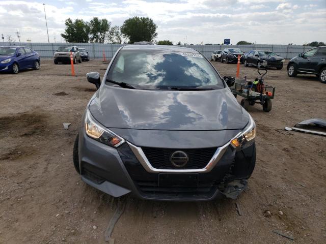 3N1CN8EV1LL806666 - 2020 NISSAN VERSA SV GRAY photo 5