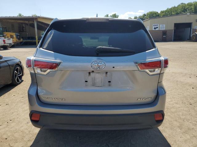 5TDJKRFH4FS141160 - 2015 TOYOTA HIGHLANDER XLE 银色 照片 6