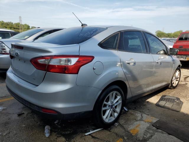 1FAHP3F28CL201615 - 2012 FORD FOCUS SE SILVER photo 3