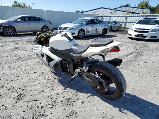 JS1GR7LAX92103603 - 2009 SUZUKI GSX-R750 WHITE photo 3