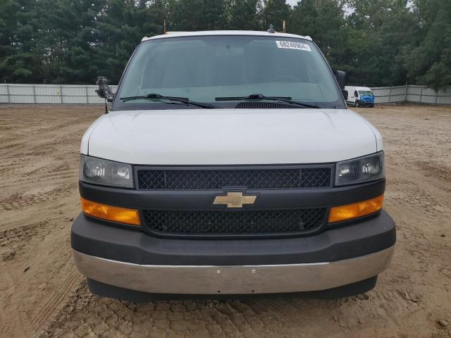 1GCWGAFG1J1327275 - 2018 CHEVROLET EXPRESS G2 WHITE photo 5