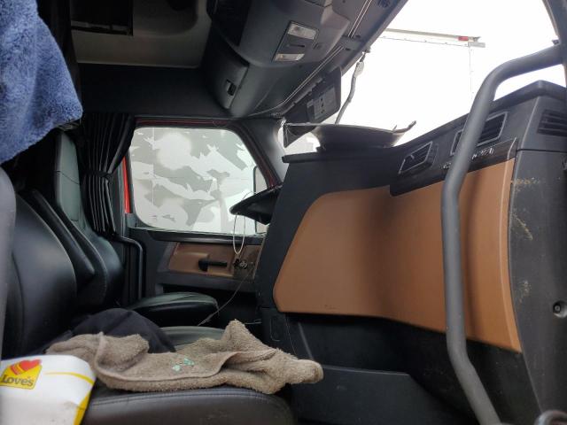 3AKJHHDR7JSJS3411 - 2018 FREIGHTLINER CASCADIA 1 Rot Foto 5