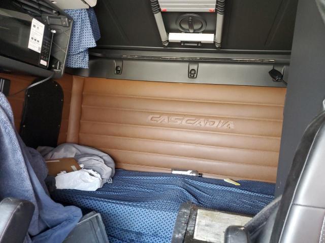 3AKJHHDR7JSJS3411 - 2018 FREIGHTLINER CASCADIA 1 Rot Foto 6