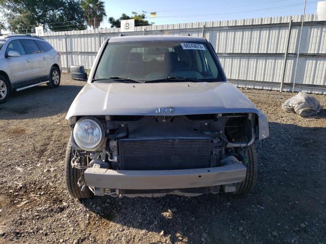 1C4NJPFA3HD147302 - 2017 JEEP PATRIOT LATITUDE SILVER photo 5