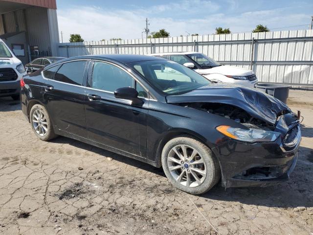 3FA6P0H71HR224533 - 2017 FORD FUSION SE BLACK photo 4