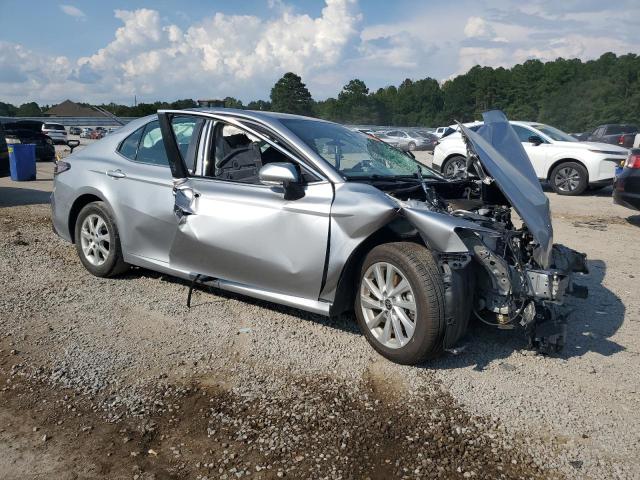 4T1C11AK4PU727656 - 2023 TOYOTA CAMRY LE SILVER photo 4