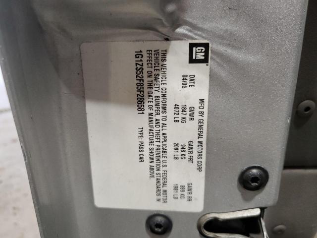 1G1ZS52F85F286581 - 2005 CHEVROLET MALIBU SILVER photo 13