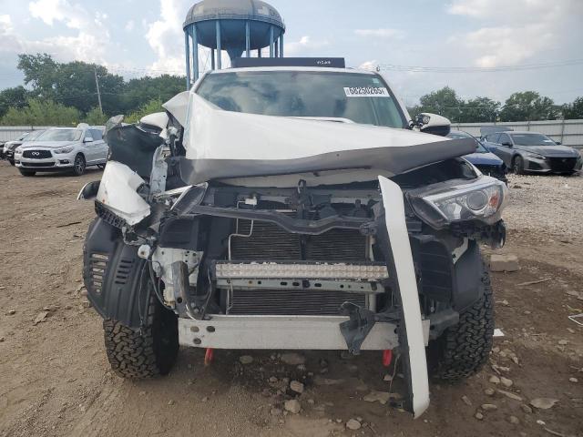 JTEBU5JR1J5554414 - 2018 TOYOTA 4RUNNER SR5/SR5 PREMIUM WHITE photo 5