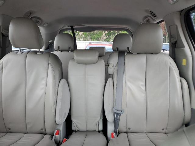 5TDKK3DC1CS187632 - 2012 TOYOTA SIENNA LE 银色 照片 10