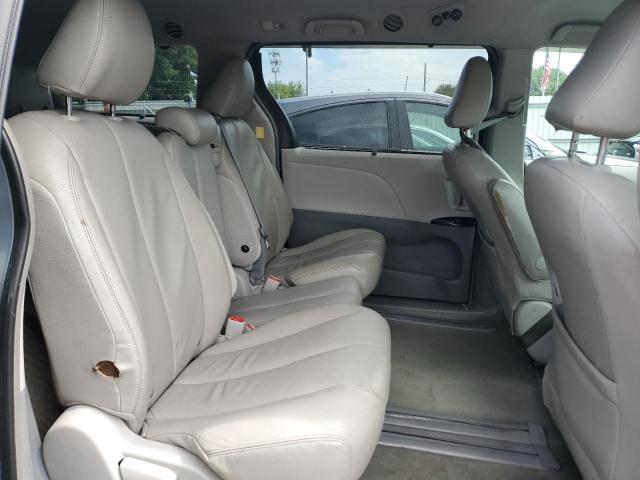 5TDKK3DC1CS187632 - 2012 TOYOTA SIENNA LE 银色 照片 11