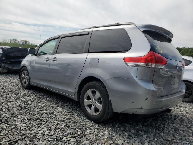 5TDKK3DC1CS187632 - 2012 TOYOTA SIENNA LE 银色 照片 2