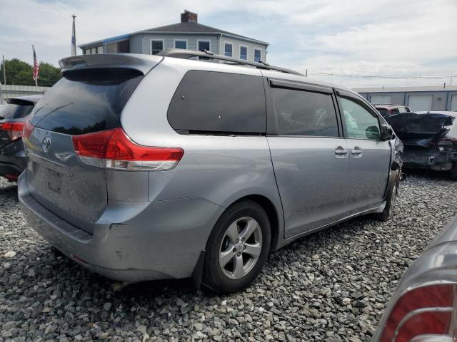 5TDKK3DC1CS187632 - 2012 TOYOTA SIENNA LE 银色 照片 3