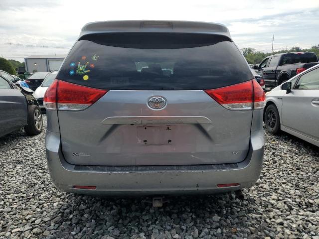 5TDKK3DC1CS187632 - 2012 TOYOTA SIENNA LE 银色 照片 6