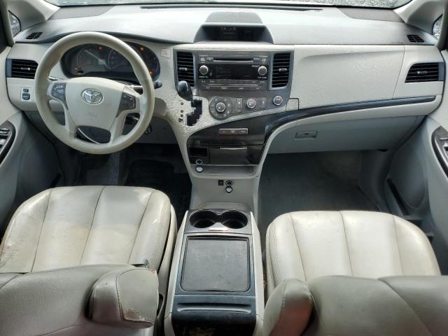 5TDKK3DC1CS187632 - 2012 TOYOTA SIENNA LE 银色 照片 8