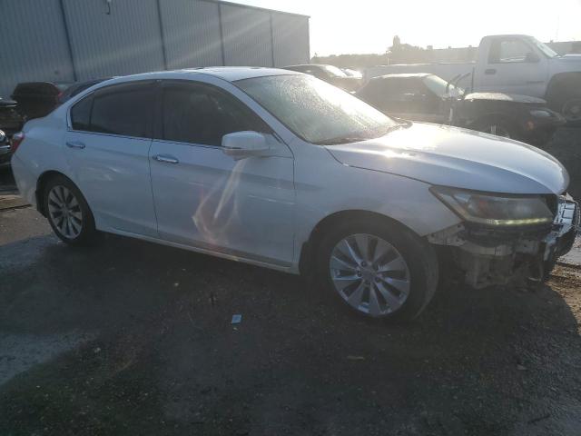 1HGCR3F95DA036598 - 2013 HONDA ACCORD TOURING WHITE photo 4